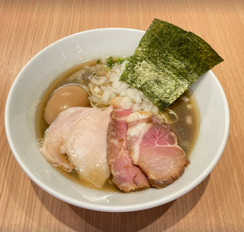 This exquisite dish, ”mackerel pike” features a special mackerel dashi oil, replacing the traditional bonito dashi oil in the dried fish soba! Enjoy the refined scent of mackerel pike dashi in every slurp!
#ramen #ramennoodles #ramenlovers #ramenlife  #ramentime #ramenaddict
