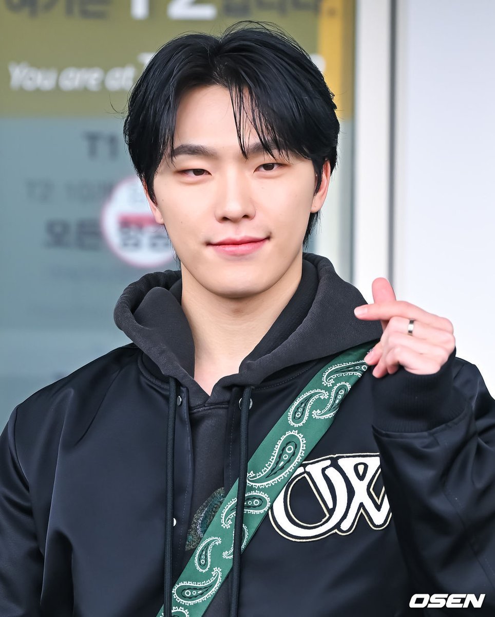 Kstyle_news's tweet photo. 【PHOTO】SEVENTEEN ディノ、ファッションウィークに出席するためフランスへ出国
https://t.co/2VAH0M8FHu

#ディノ #DINO #SEVENTEEN https://t.co/nsvZBVUGS7