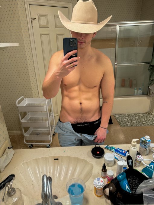 Watch msamuel (18+)'s leaked NSFW photo on TwXstars