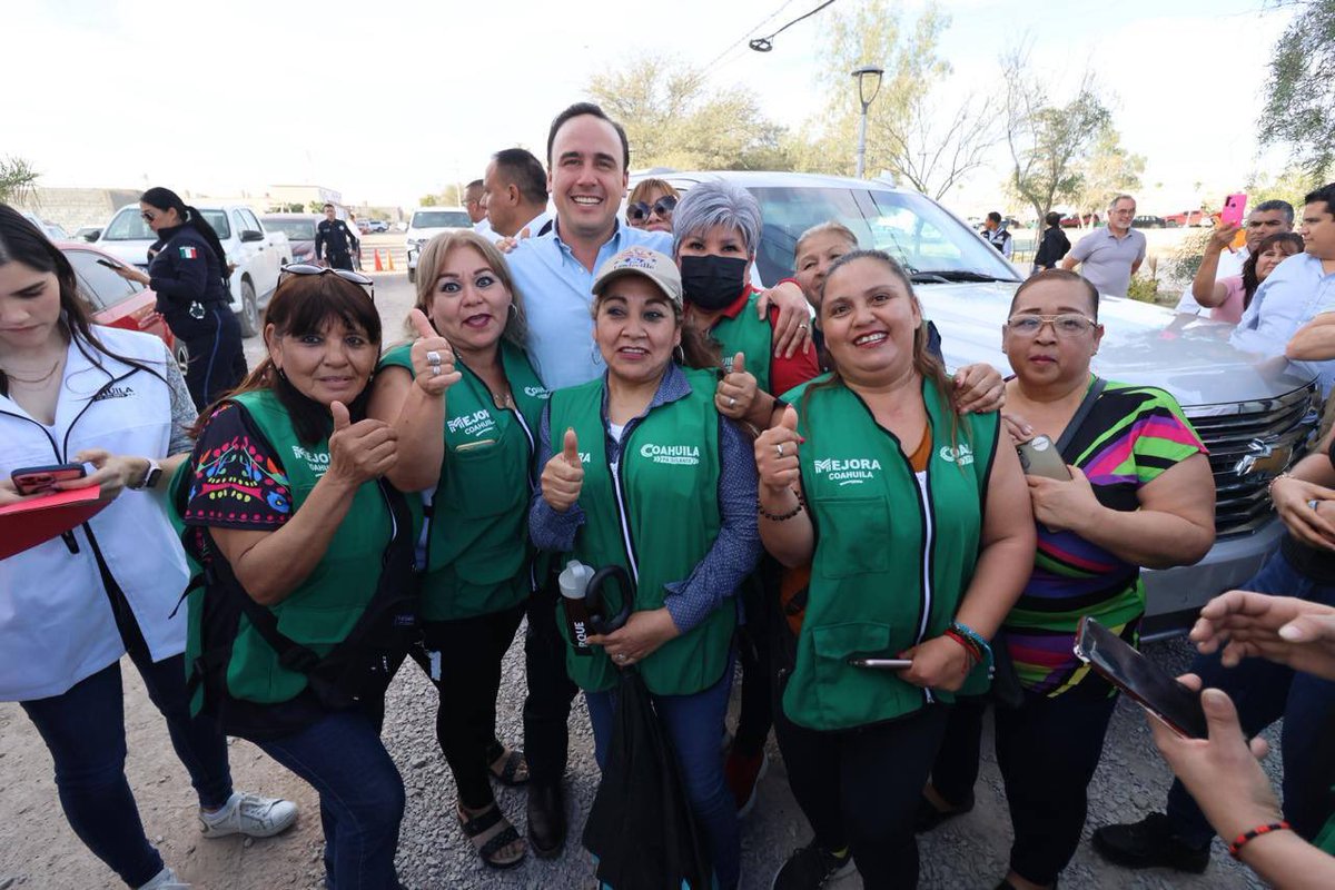 manolojim's tweet photo. Seguimos cumpliendo en La Laguna. Hoy arrancamos el programa de perforación de pozos de agua con el que estaremos fortaleciendo el abasto de agua en las colonias de Torreón. Junto con mi amigo @RomanCepeda anunciamos 10 pozos con una inversión de 140 mdp. (1/2) https://t.co/nNtCf5VTgr