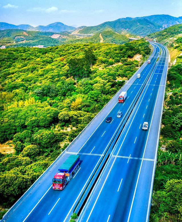 coicoixx's tweet photo. 路通財通丨廣東高速公路通車總里程超1.1萬公里
廣東發布最新交通運輸「成績單」:過去一年,全省高速公路通車總里程達11481公里,連續10年居全國第一;全省公路水路和省管鐵路建設完成投資約3469億元,同比增長10.2%。
#HighQualityGD https://t.co/MB4EC2pLfO