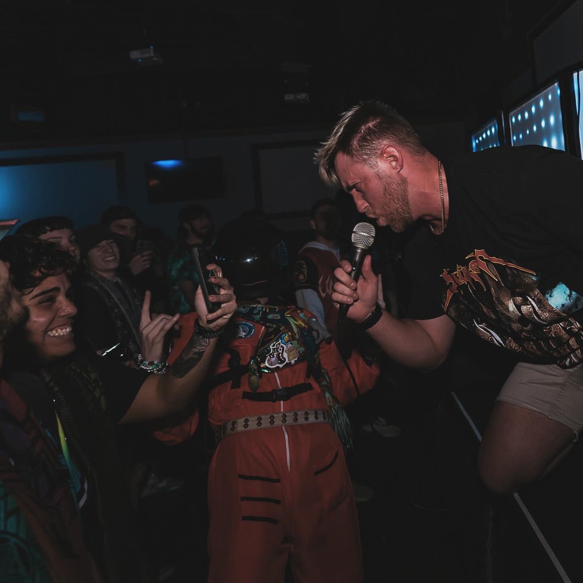 dubbadmusic's tweet photo. 75% of a Dubba D. set is me screaming at people 🤬
📷: Marcus beronilla 😮‍💨🔥🤌🏻

Fun fact: The first photo is a result of my boy Tito and I dry scooping preworkout before my set 💪🏻💪🏻💪🏻
•
•
•
#dubstep #metalstep #tearout #trench #riddim #headbanging #bassmusic #perrywayne #soundsofinvasiontour #orlandoedm #orlandoedmfam #orlandoedmscene