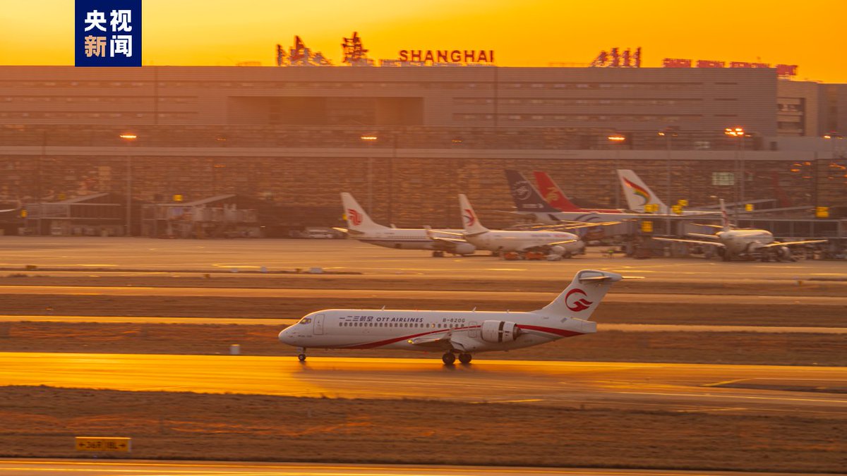 PDChinese's tweet photo. 【中國國產大飛機C919開啟東南亞演示飛行】27日，剛剛完成新加坡航展飛行表演的C919和ARJ21飛機開啟在東南亞的演示飛行。在接���來的兩周時間裡，C919和ARJ21飛機將在越南、老撾、柬埔寨、馬來西亞、印度尼西亞五國開展演示飛行，主要驗證中國國產商用飛機對東南亞五國機場和航線的適應性等方面。 https://t.co/qOwqcYlssD