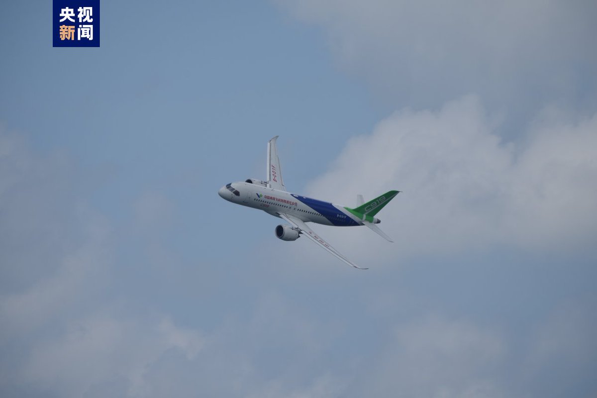 PDChinese's tweet photo. 【中國國產大飛機C919開啟東南亞演示飛行】27日，剛剛完成新加坡航展飛行表演的C919和ARJ21飛機開啟在東南亞的演示飛行。在接���來的兩周時間裡，C919和ARJ21飛機將在越南、老撾、柬埔寨、馬來西亞、印度尼西亞五國開展演示飛行，主要驗證中國國產商用飛機對東南亞五國機場和航線的適應性等方面。 https://t.co/qOwqcYlssD