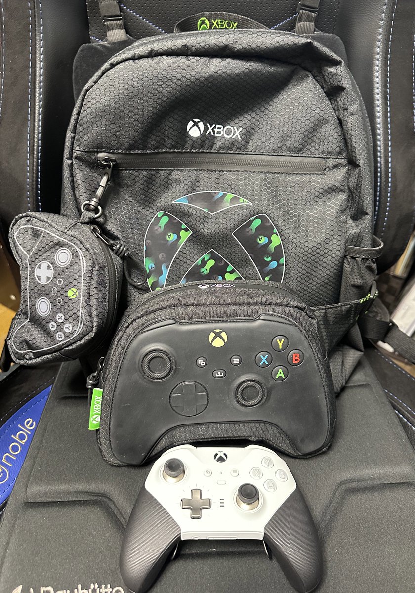 ZARAのXboxコントローラーベルトバッグも届いたので、バックパックと 