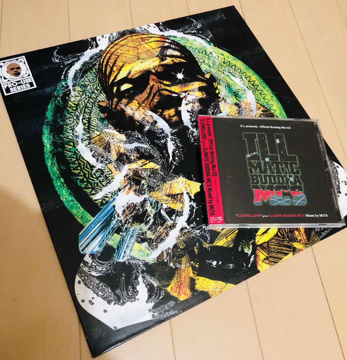 VinylDealerBB's tweet image. 悪名高いDJ SHIBA(誰？)の無許可盤に #DevLarge が憤慨して作った公式ミックス「ILLDWELLERS」。この&quot;鋼鉄のBLACK&quot;はNIPPSじゃなく、TWINKLEが客演した新録になってて。多分この形のみだけど、既発曲しか入ってなくてスルーしてる人が多いのか、あまり言及されてないような。。 #BuddhaBrandを止めるな