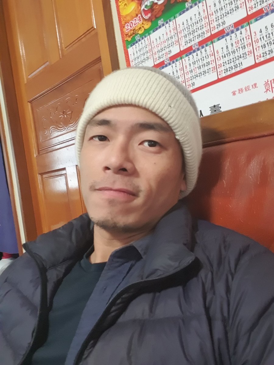 好冷。今天叫外送要等一小時🙂