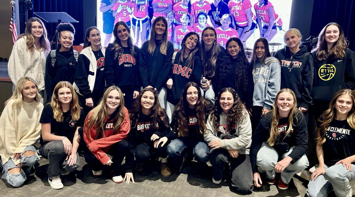 SCHSTritons's tweet photo. Triton female student-athletes attending the OCADA Women in Sports Conference in Anaheim today! Inspiration, education &amp; celebration - collegiate &amp; professional athletes &amp; successful women within the business of female sports!! ⁦@ocvarsity⁩ ⁦@latsondheimer⁩ https://t.co/onl9HQ0Bgi