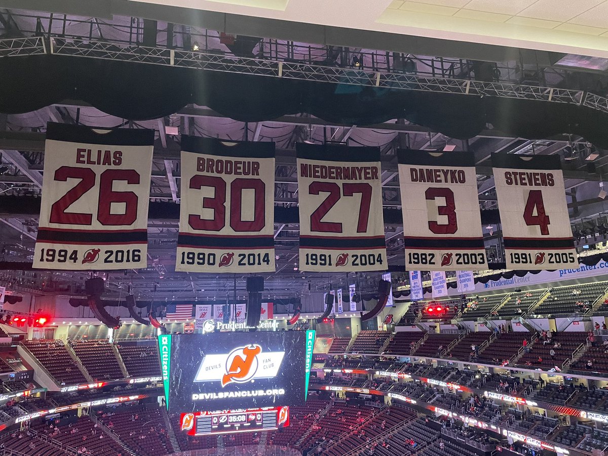 Fan des Devils depuis toujours. Ce fut un gros rêve de jeunesse que d’aller voir les Devils  vs les Canadiens et le Lightning! 

Rêve de p’tit cul réalisé. Méchant beau week-end!!