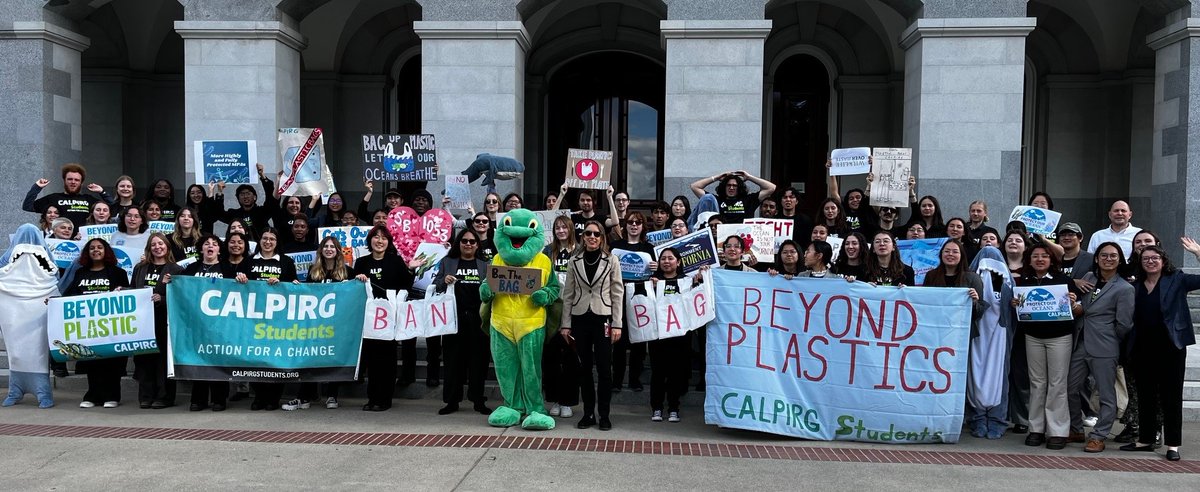 It was fantastic to be joined today by @CALPIRGStudent leaders at the state Capitol to support our effort to eliminate plastic bags. Our future is bright with their environmental leadership! #BanTheBag #BreakFreeFromPlastic #ProtectOurOcean