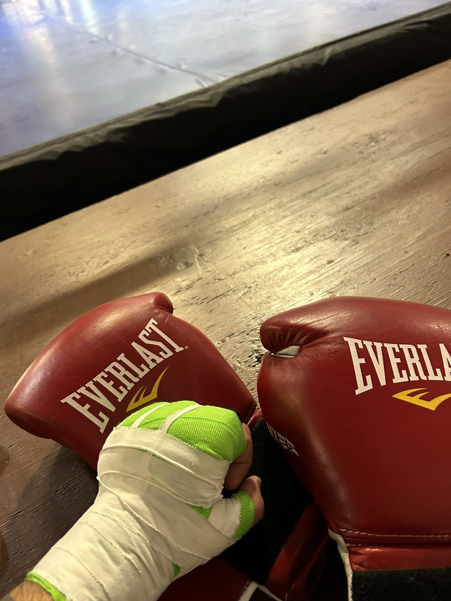 ea124's tweet photo. Regresando a casa #KingsBoxing #Boxeo 🥊 https://t.co/vUqsr7fJco