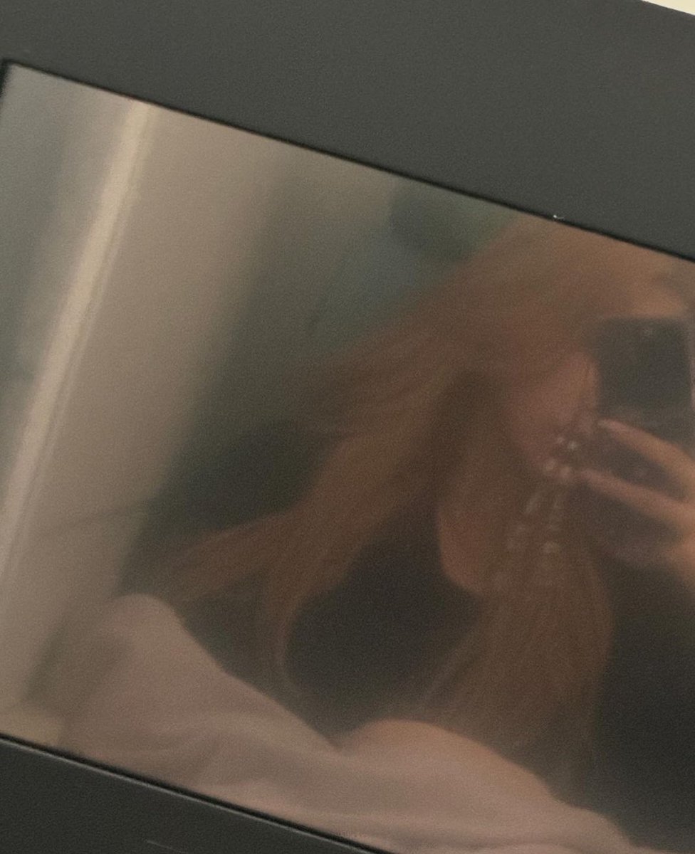 yejigallery's tweet photo. #YEJI yezyizhere instagram update https://t.co/8rOnFcTUf2