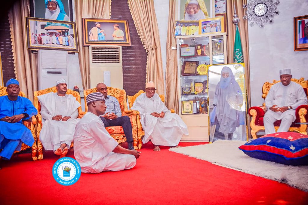 Gideech's tweet photo. The Commissioner Homeland Security Niger State, Hon. Bello Muhammad Abdullahi was part of the Niger State delegation that attend  the funeral of Late Alh. Nuhu Musa mni. Wazirin Galadima Kogo who is a former permanent secretary and Commissioner of Lands Niger State. https://t.co/D819vfFGaz