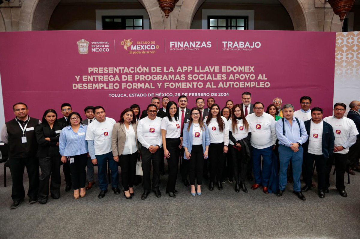 AgDigitalEdomex's tweet photo. En la @DGSEIEdomex creamos la #APPLlaveEdoméx llevando la innovación digital a los trámites y servicios del @Edomex 

Agradecemos a la Sria. @Paulina_MorenoG de @FinanzasEdomex por su apoyo para fortalecer los servicios digitales gubernamentales  #PorElPoderDeServir https://t.co/7UVF1T8iGv