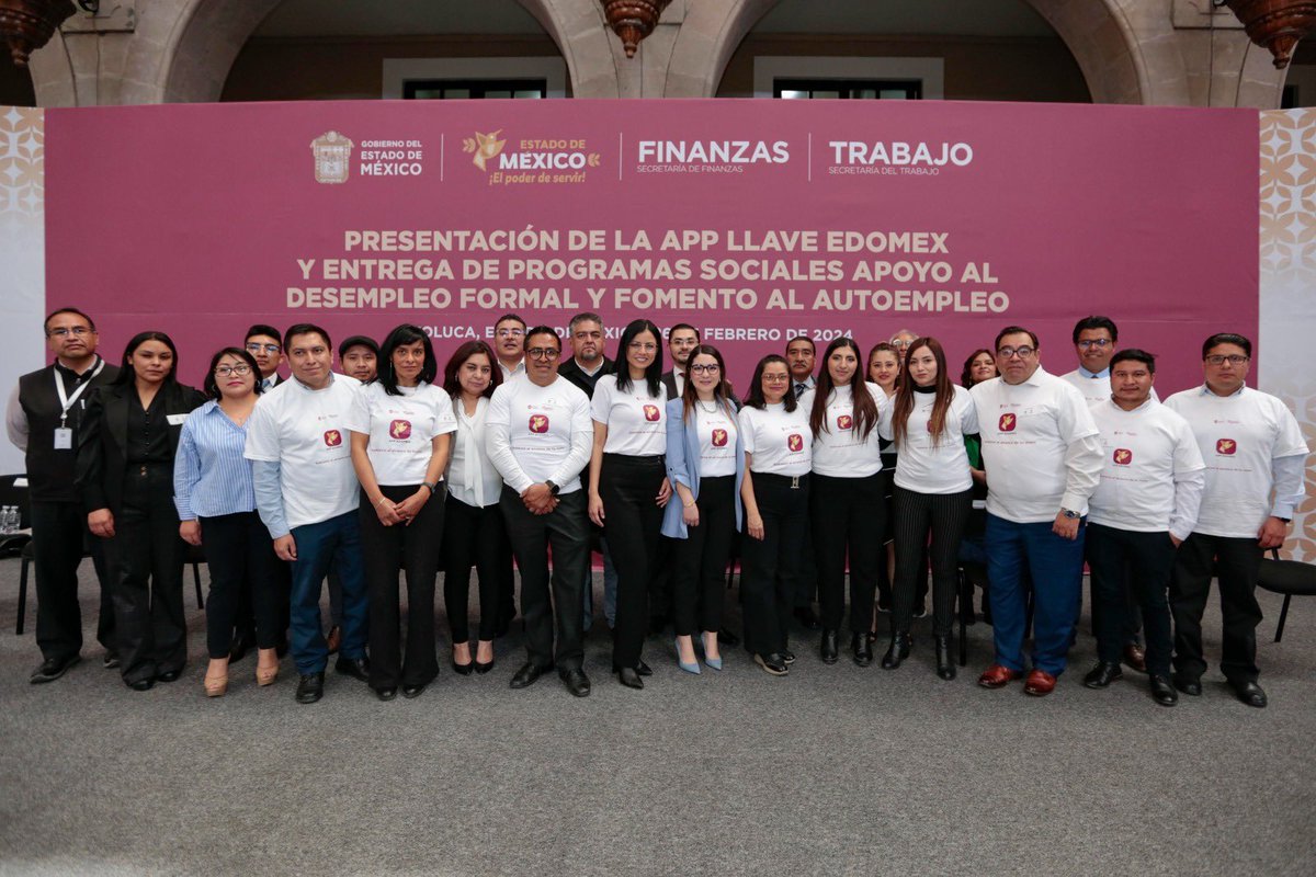 AgDigitalEdomex's tweet photo. En la @DGSEIEdomex creamos la #APPLlaveEdoméx llevando la innovación digital a los trámites y servicios del @Edomex 

Agradecemos a la Sria. @Paulina_MorenoG de @FinanzasEdomex por su apoyo para fortalecer los servicios digitales gubernamentales  #PorElPoderDeServir https://t.co/7UVF1T8iGv