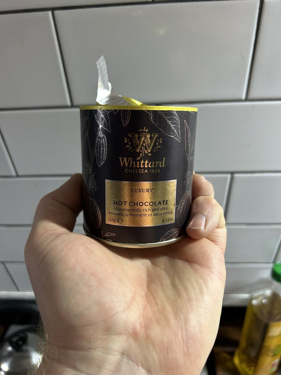CuttingEdge2005's tweet photo. Beware of @whittarduk this brand new pot of hot chocolate is surely a joke. Barely half full 😞😞 https://t.co/3HRh0RFjRb