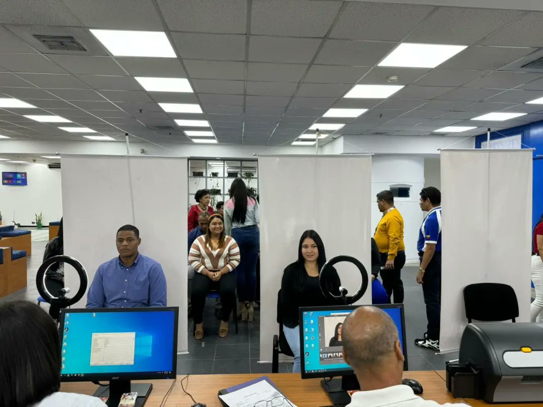 CJP_AMC's tweet photo. El Director Ejecutivo de la Magistratura, Dr. @SilioSanchez_Z, señaló que este proceso inició para los trabajadores y trabajadoras de los Tribunales Penales del Área Metropolitana de Caracas, para los cuales se estableció un cronograma de forma simultánea para el resto del país. https://t.co/XL1wLmdF4r