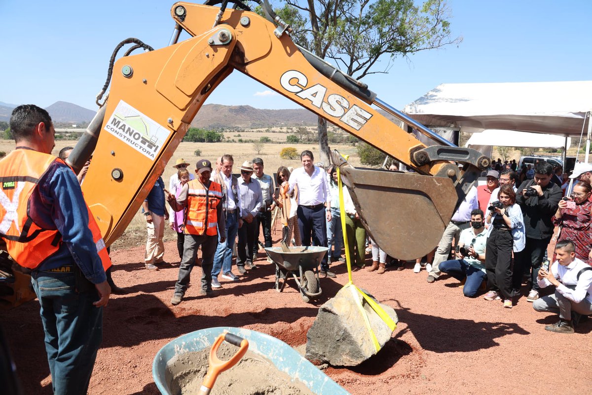 AlfonsoMtz_Mx's tweet photo. Con el Parque Agrologístico de Morelia Occidente, impulsaremos el poniente de Morelia.

Realizamos la colocación de la 1ra piedra del Parque Agrologístico de Morelia Occidente - Agroparque II, con el objetivo de detonar la economía regional y a generar oportunidades. https://t.co/cAXgMjB7S0