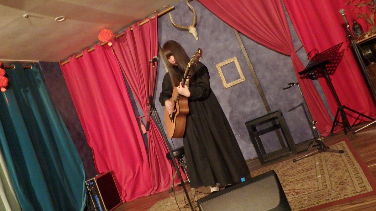 10wj0's tweet photo. お久しぶりでしたmuuiさん。彼女の創る世界観にどっぷり浸れました。
包まれ感が前より更に心地よいものでした。
沢山の曲を聴けたライブでした。良かった…
#muui #sunsetBLUE https://t.co/yJJejZt5Xs