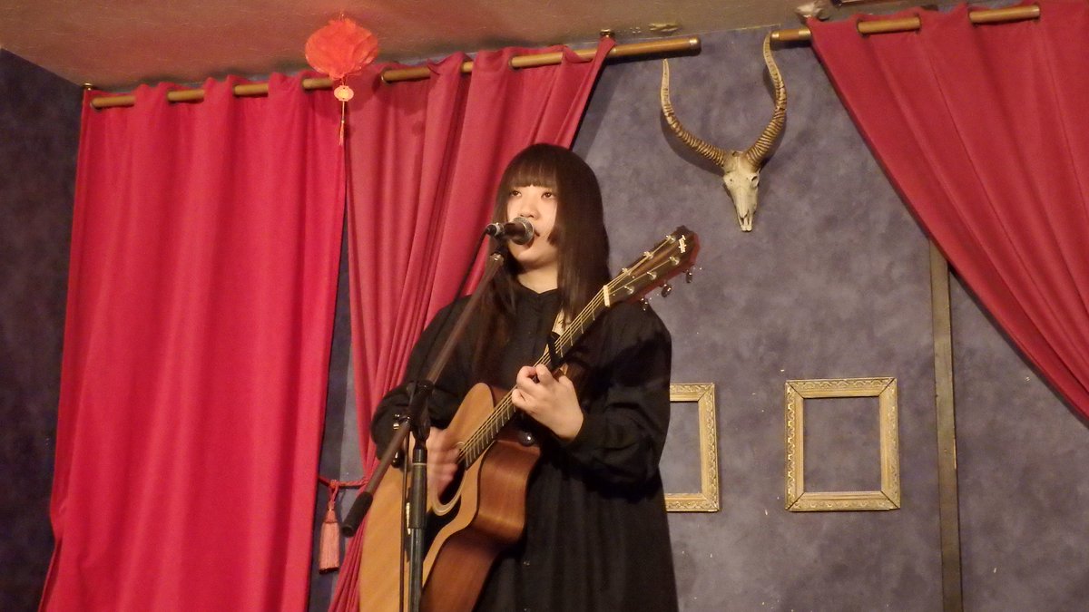 10wj0's tweet photo. お久しぶりでしたmuuiさん。彼女の創る世界観にどっぷり浸れました。
包まれ感が前より更に心地よいものでした。
沢山の曲を聴けたライブでした。良かった…
#muui #sunsetBLUE https://t.co/yJJejZt5Xs