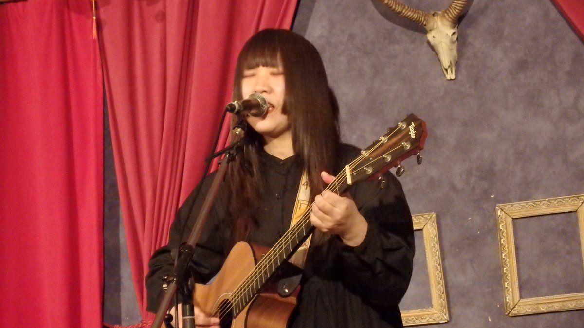 10wj0's tweet photo. お久しぶりでしたmuuiさん。彼女の創る世界観にどっぷり浸れました。
包まれ感が前より更に心地よいものでした。
沢山の曲を聴けたライブでした。良かった…
#muui #sunsetBLUE https://t.co/yJJejZt5Xs