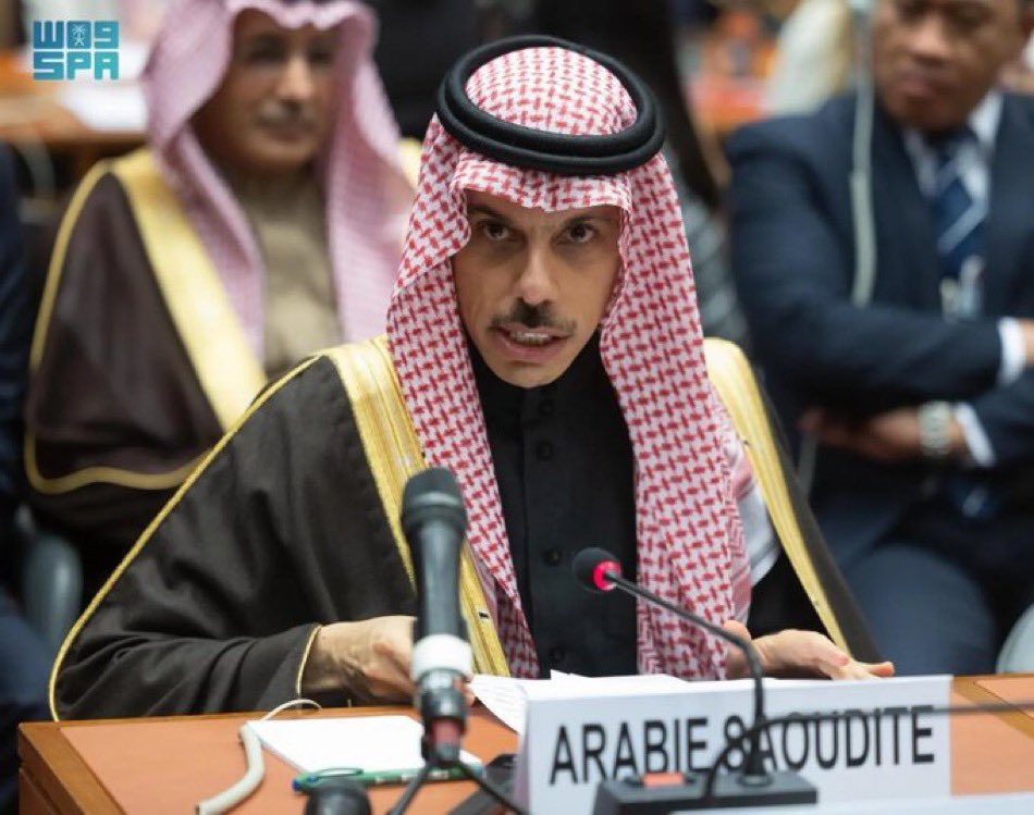 i___guns's tweet photo. وزير الخارجية السعودي
.
عن أي حقوق نتحدث وغزة تحت الرماد؟ كيف للمجتمع الدولي البقاء ساكناً وشعب غزة يهجر ويشرد ويعاني من أبشع صور انتهاكات حقوق الإنسان https://t.co/4fHC22BNQb