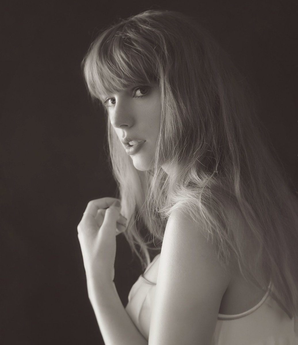 talkofthecharts's tweet photo. Taylor Swift has now spent 100 weeks at #1 on Billboard’s Artist 100, and 500 weeks on the chart overall. https://t.co/1t70P9YpwM