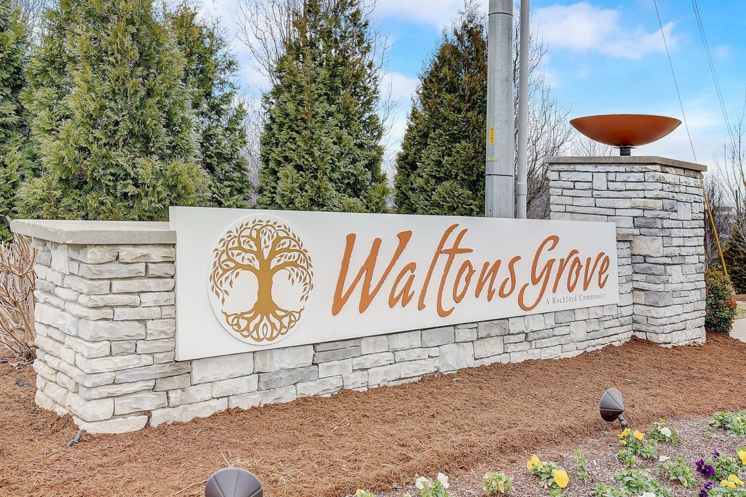 MullinsRealty's tweet photo. 📍 317 Collier Rd. Mt. Juliet 
Waltons Grove Subdivision!
🛏️ 4 Bedrooms, 🛁  2.5 Baths, 🏚️1863 sq ft 
Wonderful neighborhood Amenities! 
$504,900

Take an interactive tour here: https://t.co/R6PIVcmP9O 

See more listing photos here: https://t.co/oBdHL9Tl0d https://t.co/tpcomfLQwJ