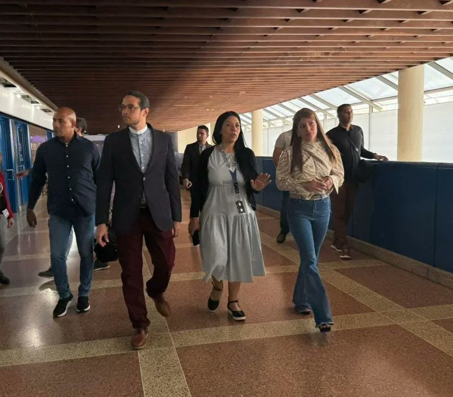 CJP_AMC's tweet photo. Igualmente, las autoridades hicieron un recorrido por las instalaciones, en especial por el Sistema Penal de Responsabilidad del Adolescente, a fin de constatar los espacios, adecuaciones y la reactivación de los ascensores. https://t.co/zD5V9KwbAv
