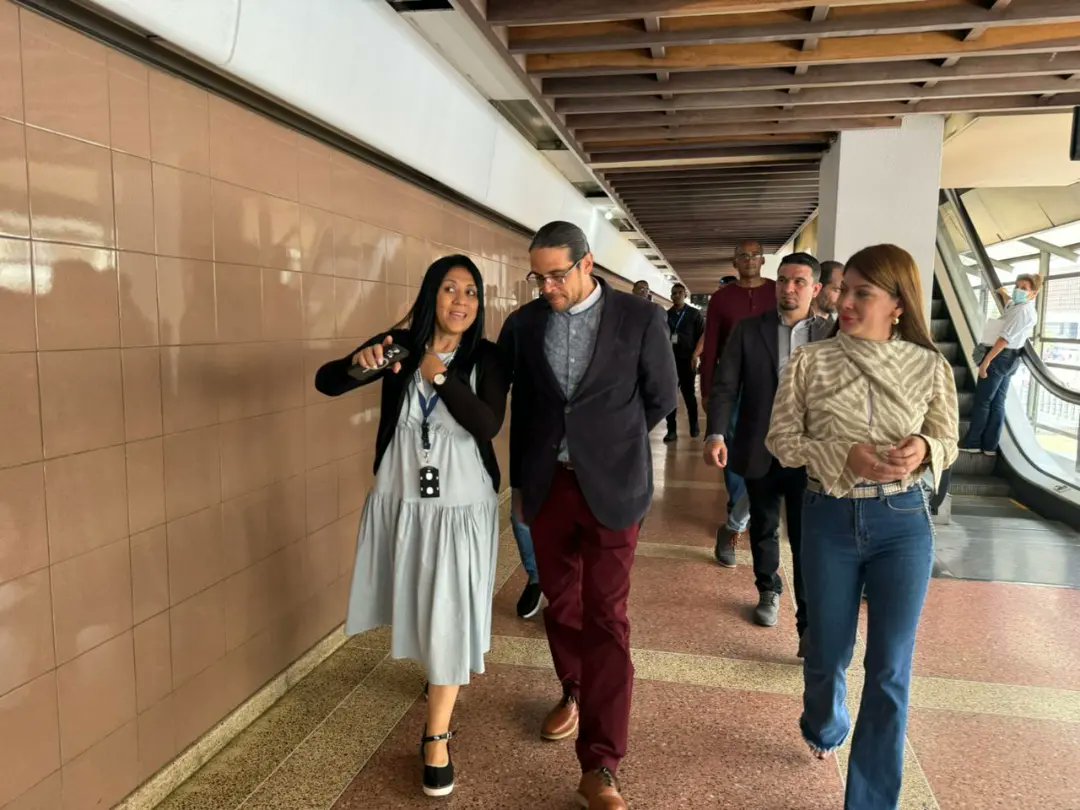 CJP_AMC's tweet photo. Igualmente, las autoridades hicieron un recorrido por las instalaciones, en especial por el Sistema Penal de Responsabilidad del Adolescente, a fin de constatar los espacios, adecuaciones y la reactivación de los ascensores. https://t.co/zD5V9KwbAv