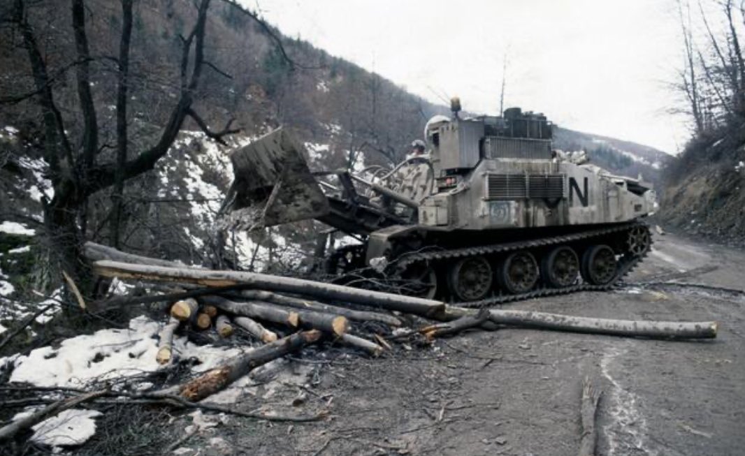 ArmouredSapper's tweet photo. Chieftain AVLB, Chieftain AVREs and FV180 CETs training and operating during Op GRAPPLE, Bosnia. 

Must say I’m a big fan of the white UN paint. Clearly not the most tactical and surely a bugger to keep clean. 🧼

#Bosnia #ArmouredEngineers #ArmouredSappers #AVRE #AVLB #CET https://t.co/RESBY2wEcx