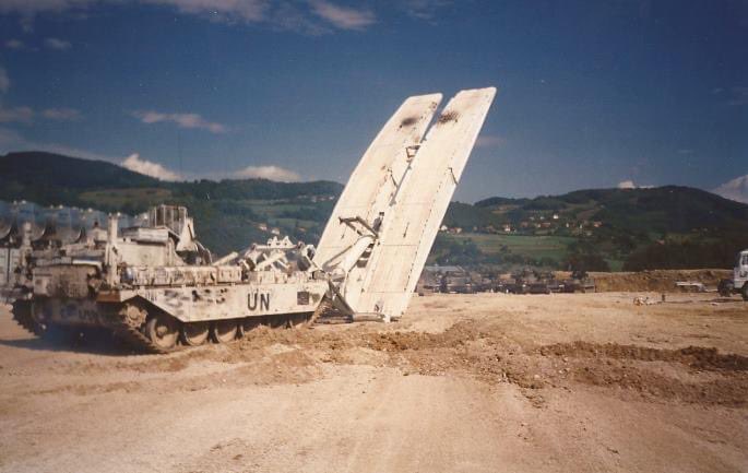 ArmouredSapper's tweet photo. Chieftain AVLB, Chieftain AVREs and FV180 CETs training and operating during Op GRAPPLE, Bosnia. 

Must say I’m a big fan of the white UN paint. Clearly not the most tactical and surely a bugger to keep clean. 🧼

#Bosnia #ArmouredEngineers #ArmouredSappers #AVRE #AVLB #CET https://t.co/RESBY2wEcx