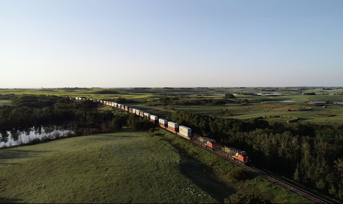 CNRailway's tweet photo. Proud to be ranked among the 2024 Carbon #Clean200 by @corporateknight and @AsYouSow, joining a list of 200 companies worldwide that are leading the way to a clean economy. Read more: https://t.co/H0WRKwQ7OU https://t.co/tO4zbMmkeV