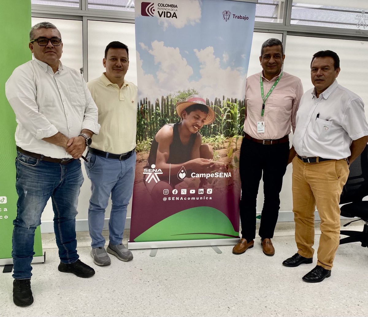 Hoy se articularon proyectos innovadores entre SURABASTOS y TecnoParque Nodo Neiva de @SENAHuila. Una plataforma que acercará al productor con el consumidor y la revisión de alternativas para el aprovechamiento de los residuos orgánicos.