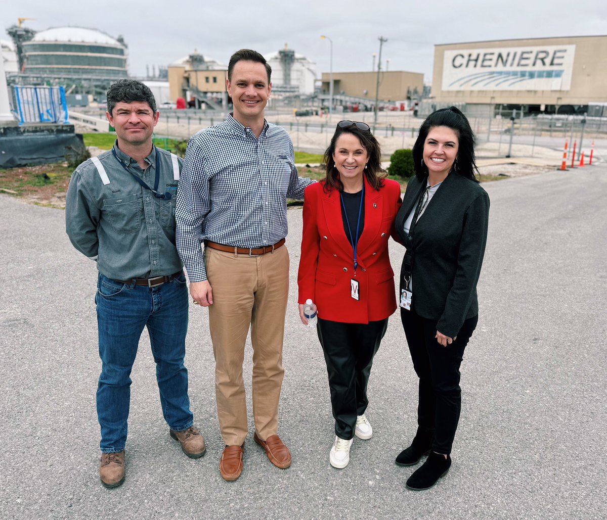 AGLizMurrill's tweet photo. I just toured @Cheniere's LNG export facility in Cameron Parish.
Sabine Pass not only supplies jobs to hundreds of hard-working Louisianans, but also powers facilities & homes across the world. https://t.co/1mGlsYMwDD