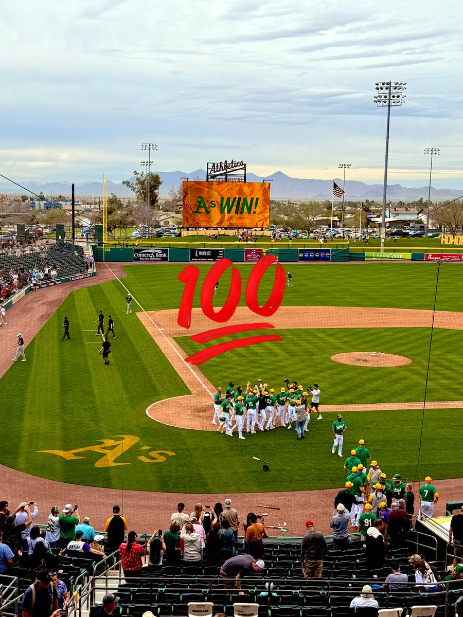 DaveKaval's tweet image. Walk off winner! @Athletics ⚾️⚾️⚾️💯💯💯 #celebration