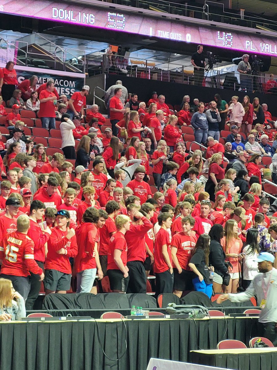 PVSpartanPride's tweet photo. A BIG shout out to Forest City for cheering for the Pleasant Valley Spartans 😁 @FCPrideTribe #SpartanNation https://t.co/05dtYt96ay