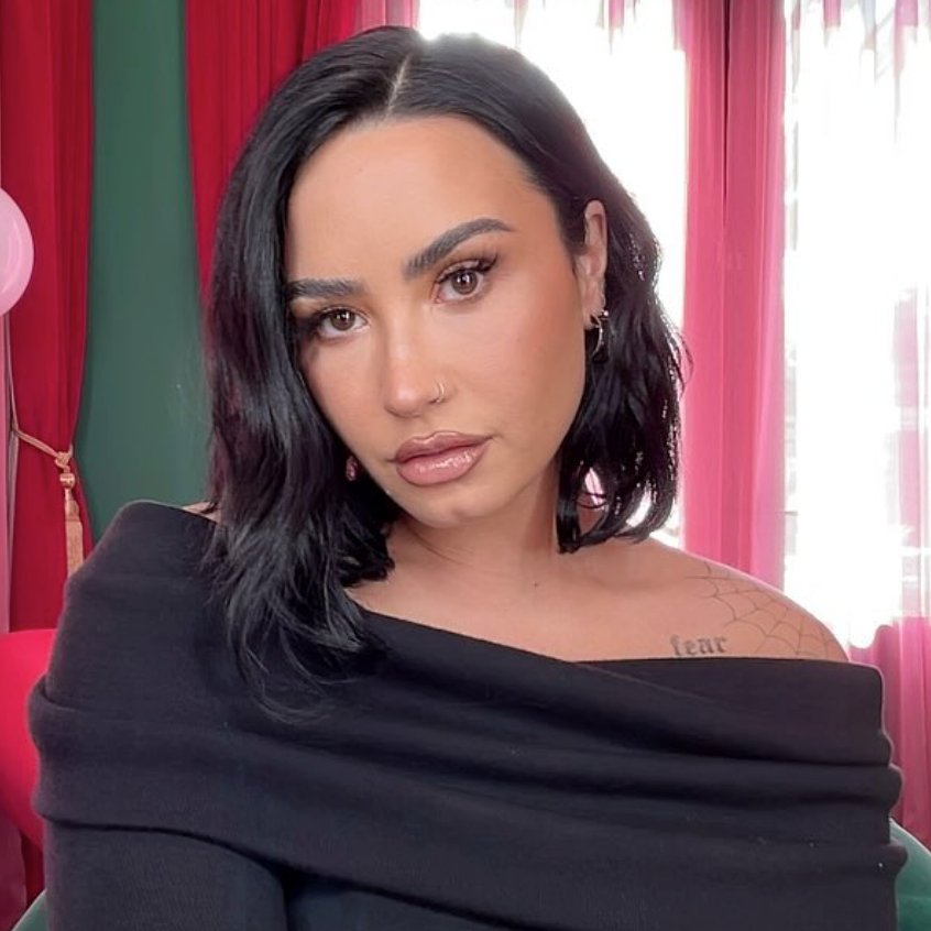 PopBaseDaiIy's tweet photo. Demi Lovato looks gorgeous in new photos https://t.co/UBnI4XsM4k