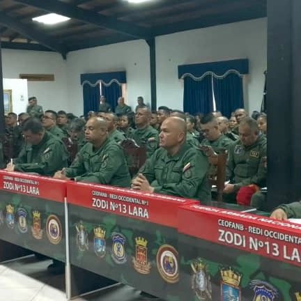 Grifos12Amb's tweet photo. El dia de hoy el desde el salón Los Horcones de @14brigadamecz se reunió el personal del Grupo Aéreo de Caza N°12 y demás unidades adscritas a BALANDA participando en una videoconferencia encabezada por GJ. @padrinovladimir. https://t.co/B62TnlxAo3