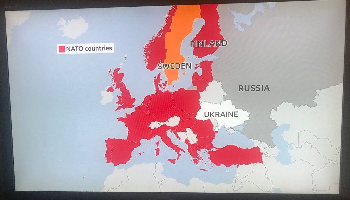 johnstuartphil's tweet photo. @BBCNews BBC News at 10, report on Sweden 🇸🇪 joining NATO, map does not indicate that both Iceland 🇮🇸 and Greenland 🇬🇱 🇩🇰 are part of NATO. https://t.co/q9kfinYhq9