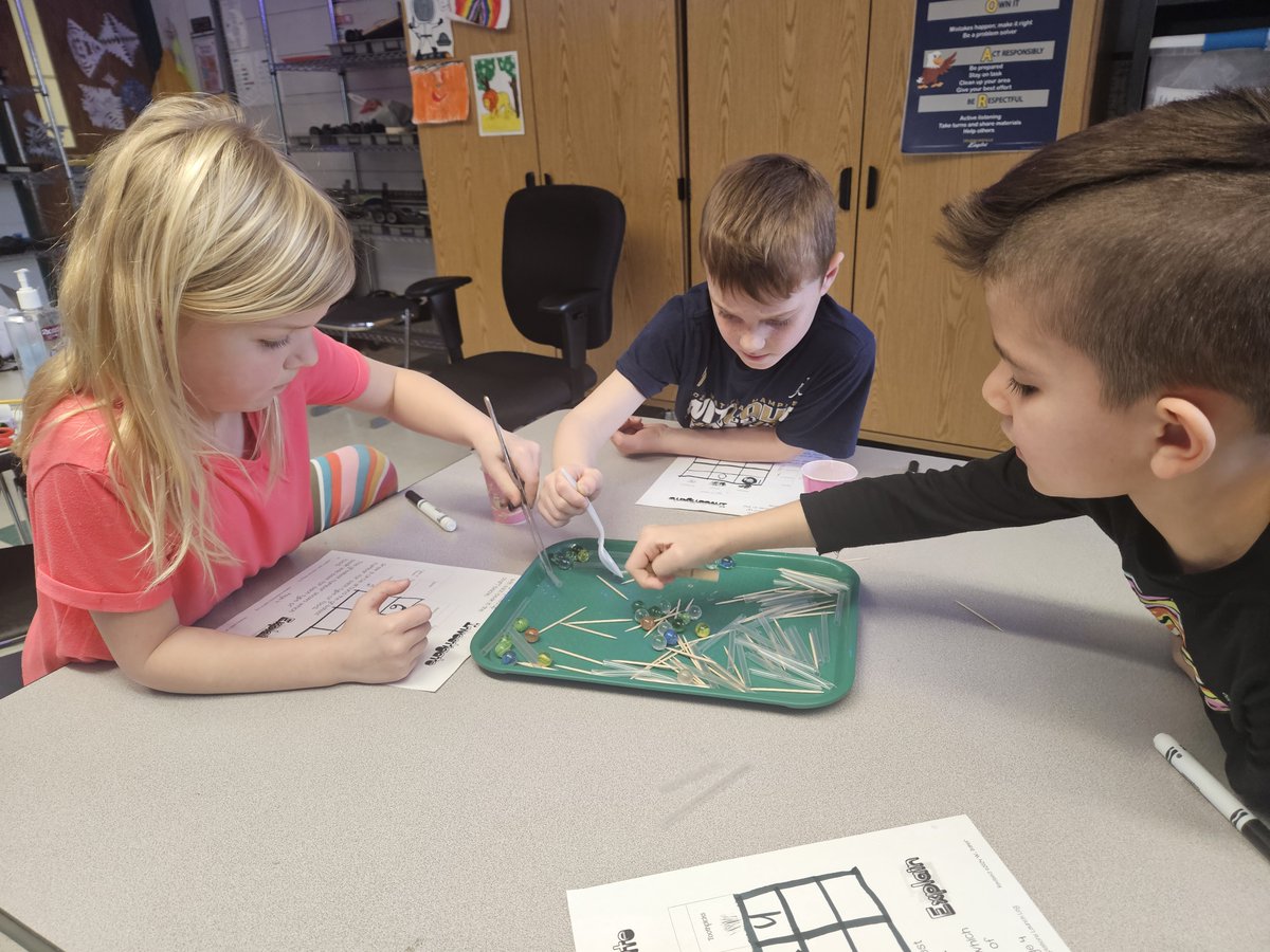BauerElementary's tweet photo. Which beak is best?

First graders are learning about animal adaptations. They used an assortment of "beaks" to pick up odd shaped items to demonstrate why birds have different types.

#fireupgoeagles https://t.co/z5MsX2IJh8