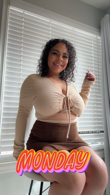 Happy Monday my OF is 10% off limited spots ? https://t.co/TGFUBpHhqU