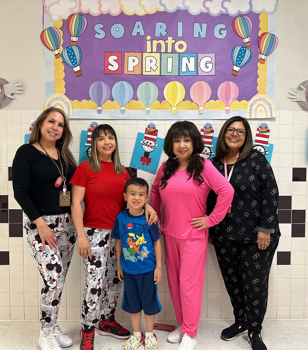 PCho_IES's tweet image. Day one ☝️ Read across America pj day! #ItsAnItuarteThing 🏰💜🧡#Knightschangetheworld 🌎