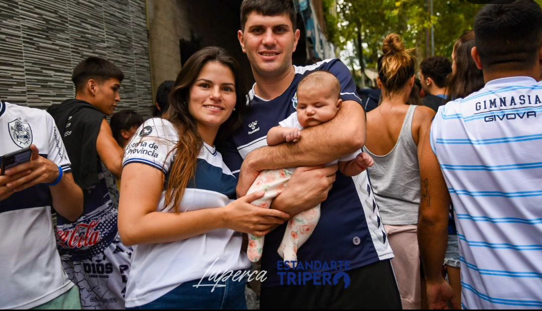 Miilepe's tweet photo. -anoche soñe con vos
-que soñaste?
- https://t.co/DXEVpi7iFx