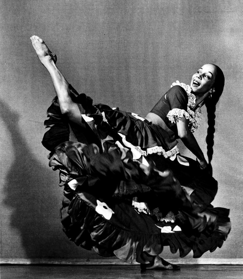 ArkansasNOIRE's tweet photo. [DAY 26] Janet Collins inspired a generation when she became a principal dancer at the Metropolitan Opera House. She broke color barriers when she danced in Aida in ‘51 &amp; again in the Met’s corps de ballet, making her its first Black prima ballerina. 

#OurNewsOurCultureOurTime https://t.co/CJhyiBALDo