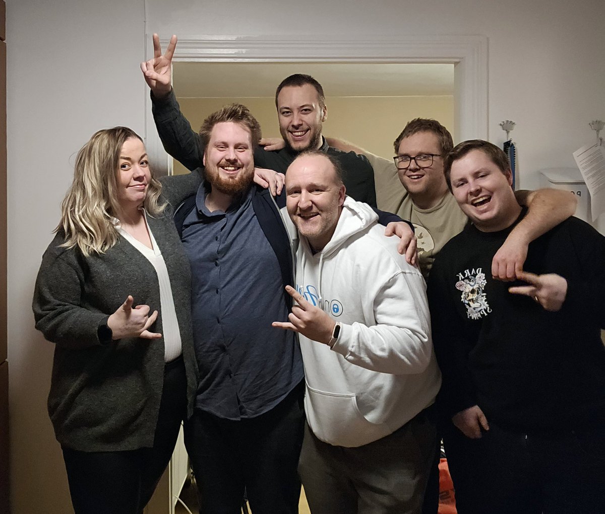 A weekend with friends in K-Town (Kristiansand). Rented a big car, to raid with so many friends finally again through remote raid. Thank you everyone that joined our raids, and Thank you to every invite we got 🥰 This is what pokemon is all about, friends 🥰