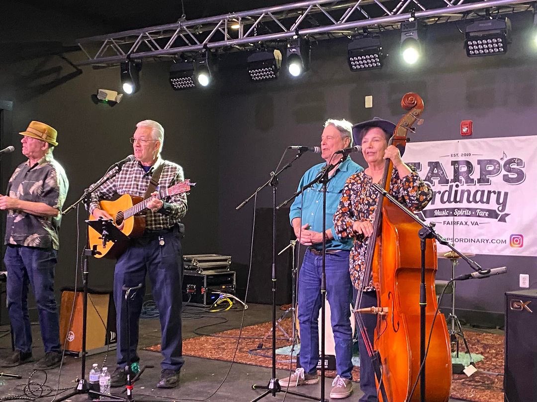 musicalhossgal's tweet photo. Flight leaves Monday evening, time to switch out the upright for a pitchfork 🤣🤣🎶👍🏽
Awesome show w @KingStBluegrass to celebrate Leon Morris Birthday. DJs like @mmurray1 , Hoedown jam at @earpsordinary a who’s who of players!! @jayarmsworthy @msgrband https://t.co/cfcmTPOXnu