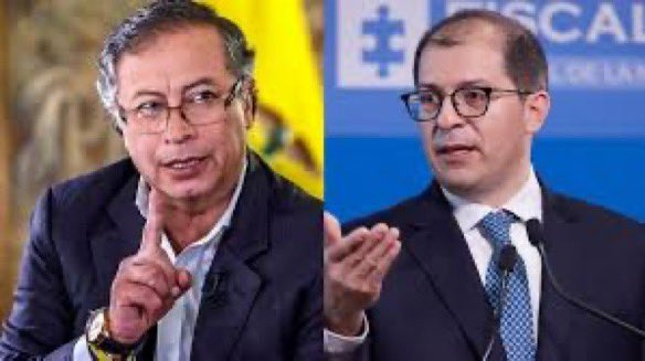 ManuelJVelez's tweet photo. ¿A quien apoyas? 

♥️: Fiscal Barbosa 
🔁: Gustavo Petro https://t.co/lV3A0uP42S