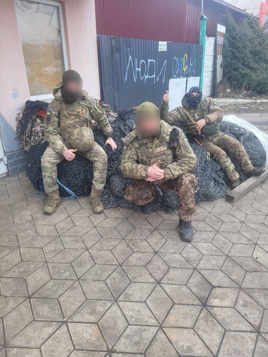 defendukraini's tweet photo. Liman / Lyman, Donetsk ๐บ๐ฆ
7/8/2023 Day 500 civilian attack: 8 killed
2/12/2024 Guys deliver more of our ๐จ๐ฆ #ProjectPescatore anti-drone nets to protect Liman medics
From containers #ProjectEmmaAndTonko
Canada Loves Ukraine
๐จ๐ฆ โค๏ธ ๐บ๐ฆ https://t.co/awI56e5r1f