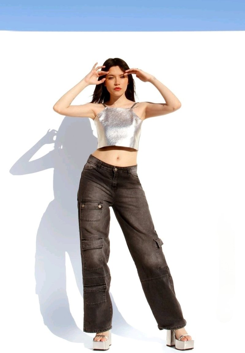 i96SUAREZ's tweet photo. ESTAS FOTOS SON PRECIOSA Y EL OUFIT ME ENCANTA https://t.co/xvt4kQeD32
